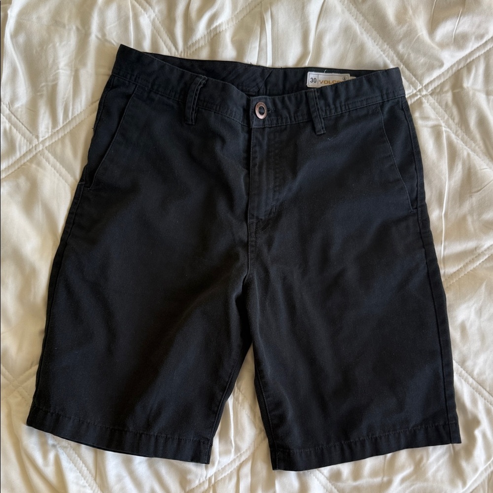 Volcom men’s black shorts